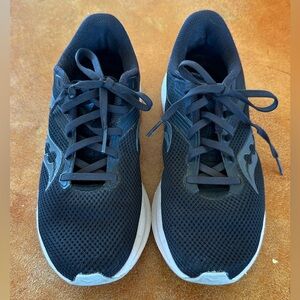 Saucony | Women’s Black Axon Running Shoes | Size 8